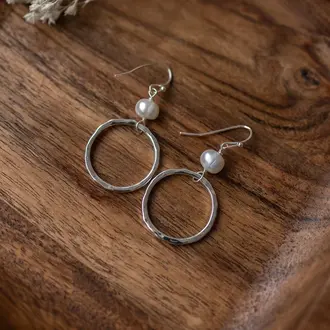 Wild Abandon Silver plated Halo earring / white pearl