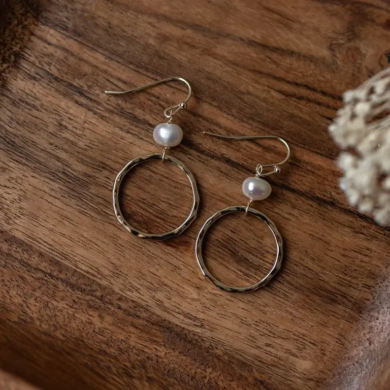 Wild Abandon Gold plated Halo earring / white pearl