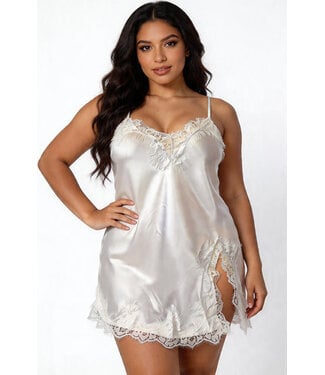 Lyla Plus White Chemise 8354X
