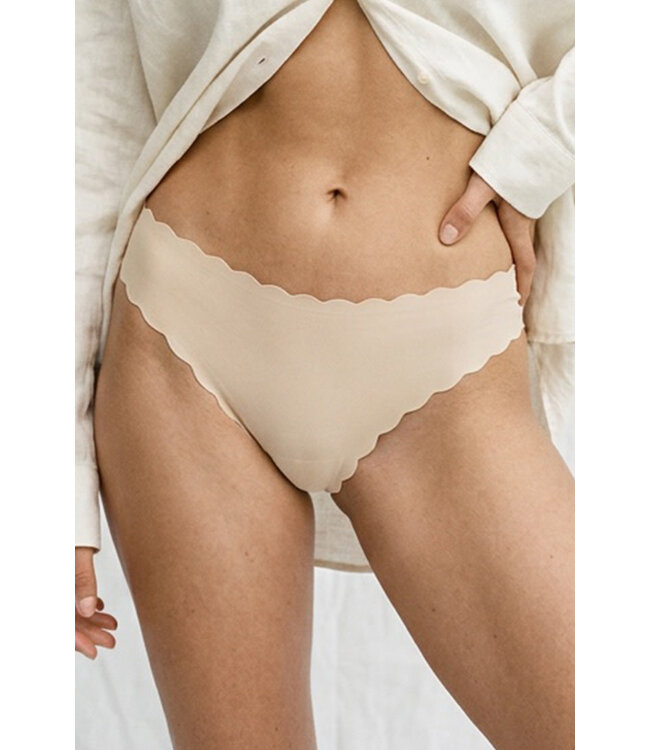 Seamless Thong 3936