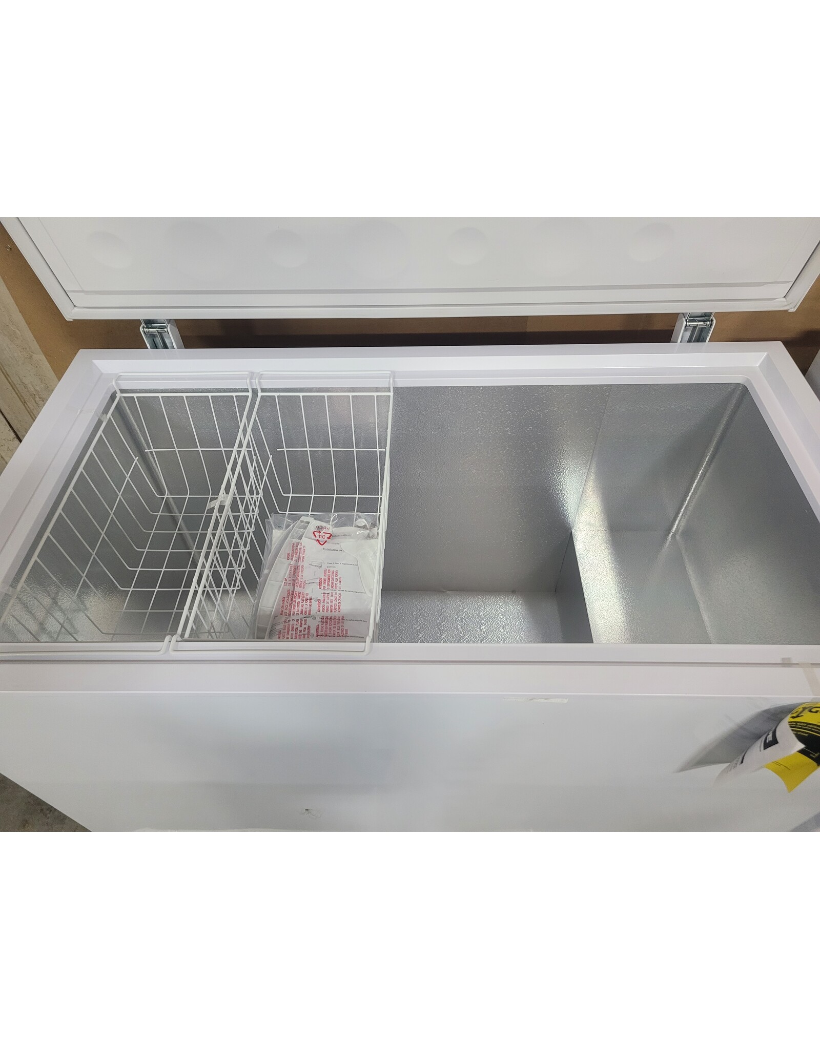 Climatic VITARA 13.0 Cu. Ft. Chest Freezer White Appliance