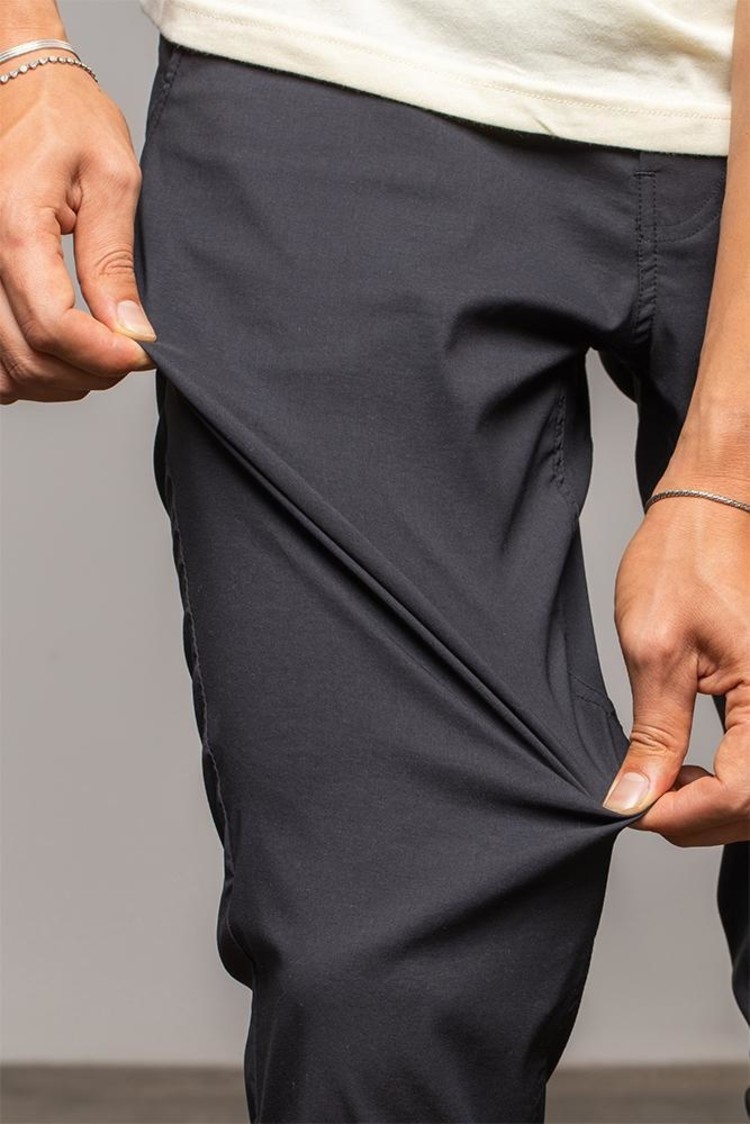 686 686 Everywhere Featherlight Chino Pant | Black