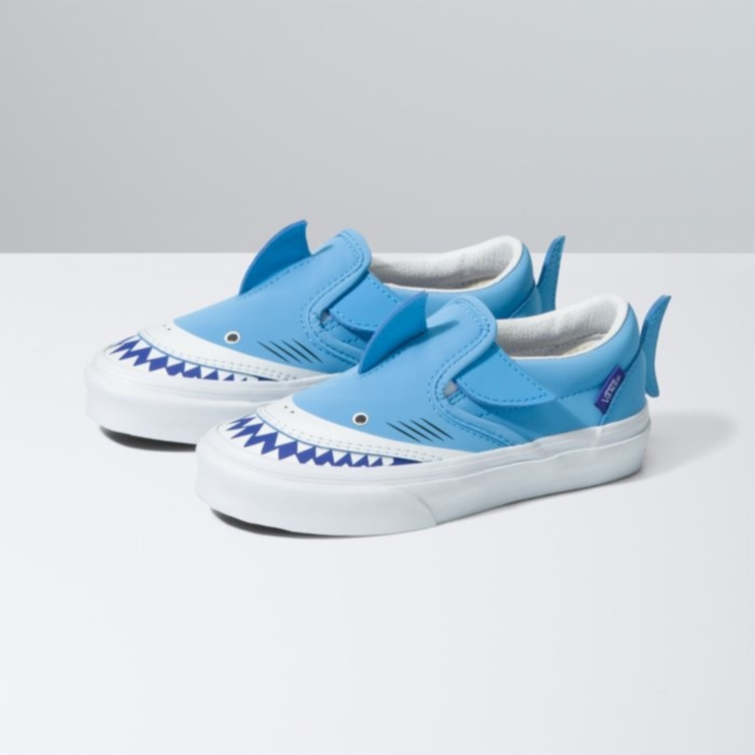 Kids shark vans discount