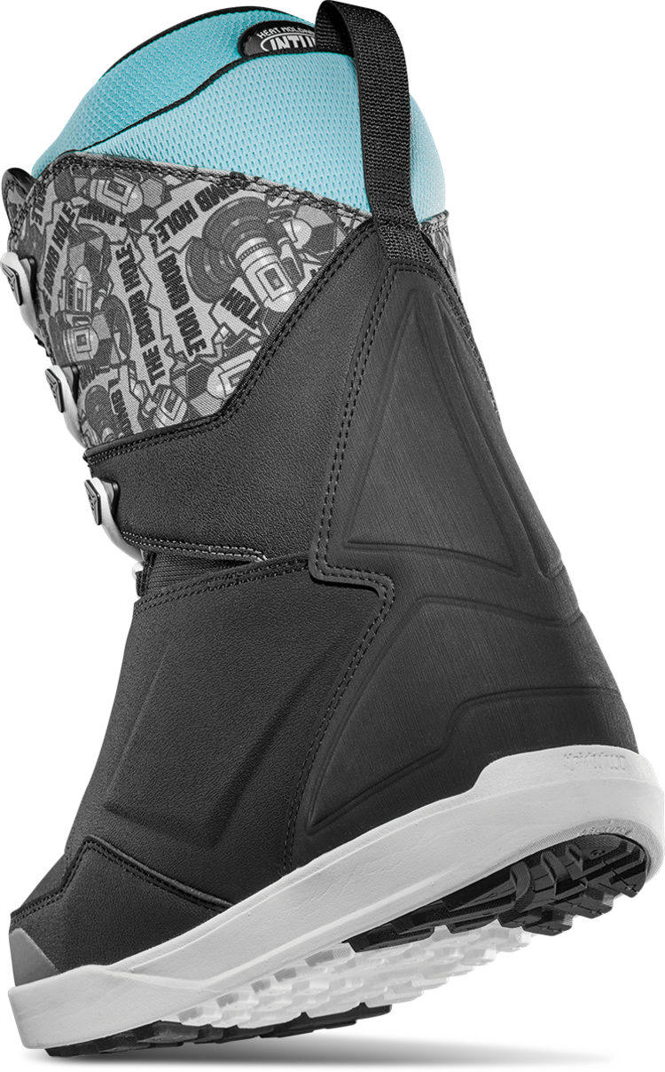 Thirty Two 32 M Lashed Bomb Hole W24 | Black/White