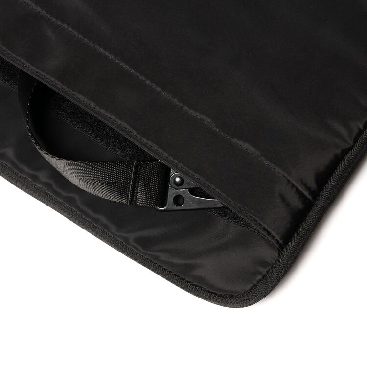 Taikan Horsa | Black