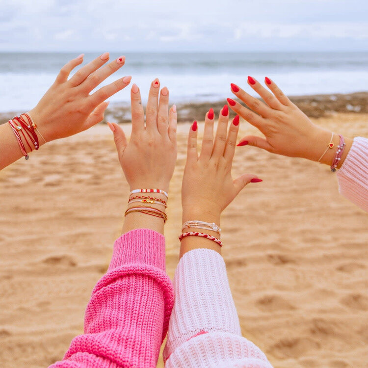 Pura Vida Pura Vida Red Cross: Three Hearts Charm Bracelet | Vanilla