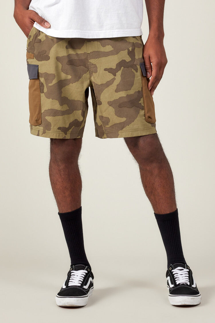686 686 Mens Traveler Featherlight Cargo Shorts - 8" | Sage Camo Colorblock
