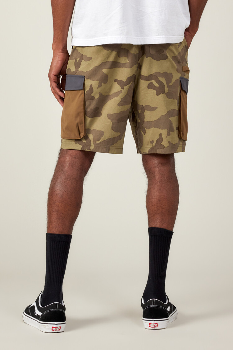 686 686 Mens Traveler Featherlight Cargo Shorts - 8" | Sage Camo Colorblock