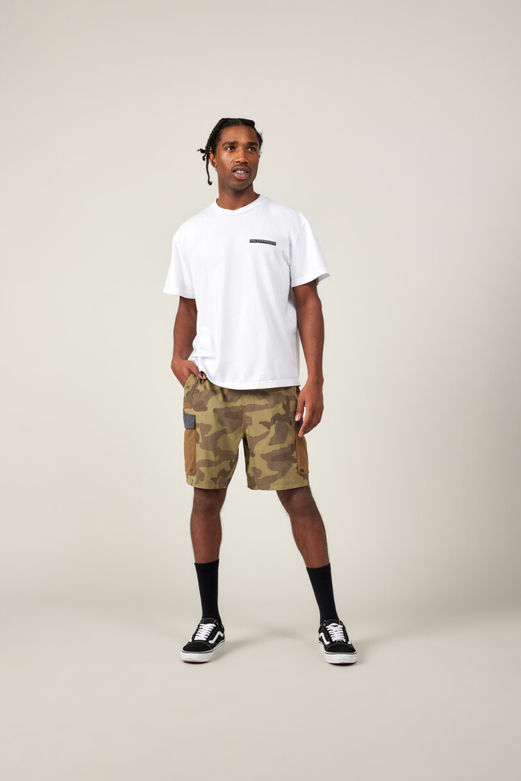 686 686 Mens Traveler Featherlight Cargo Shorts - 8" | Sage Camo Colorblock