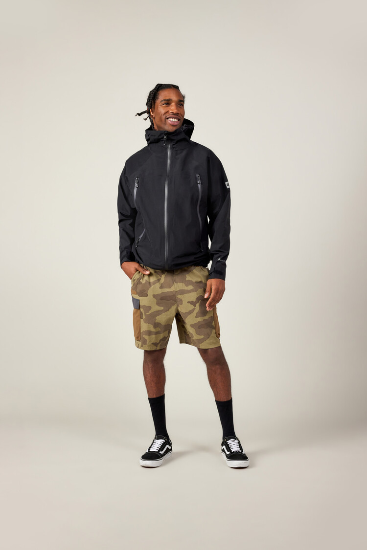 686 686 Mens Traveler Featherlight Cargo Shorts - 8" | Sage Camo Colorblock