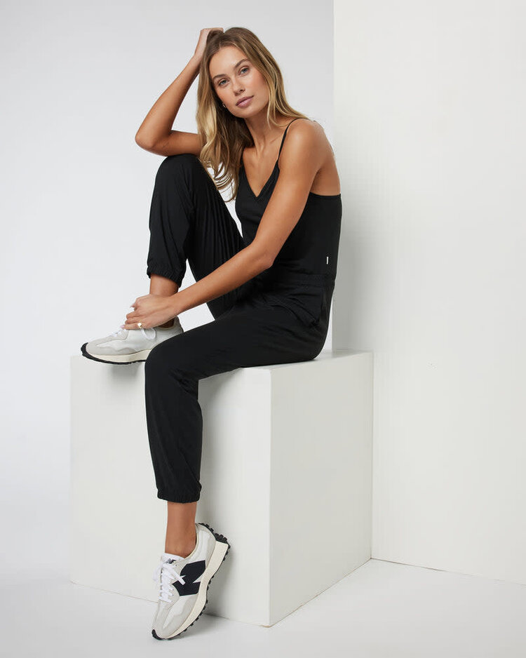 Vuori Vuori Lux Jogger Jumpsuit (Womens) | Black