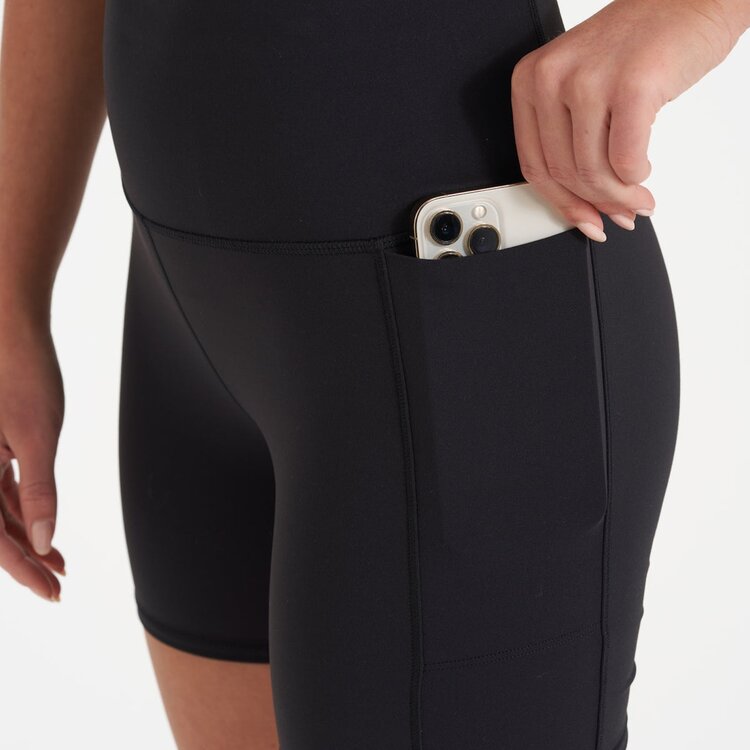 Vuori Vuori Studio Pocket Short (Womens) | Black