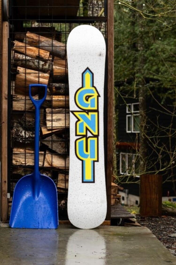GNU Gnu Antigravity Snowboard 2025