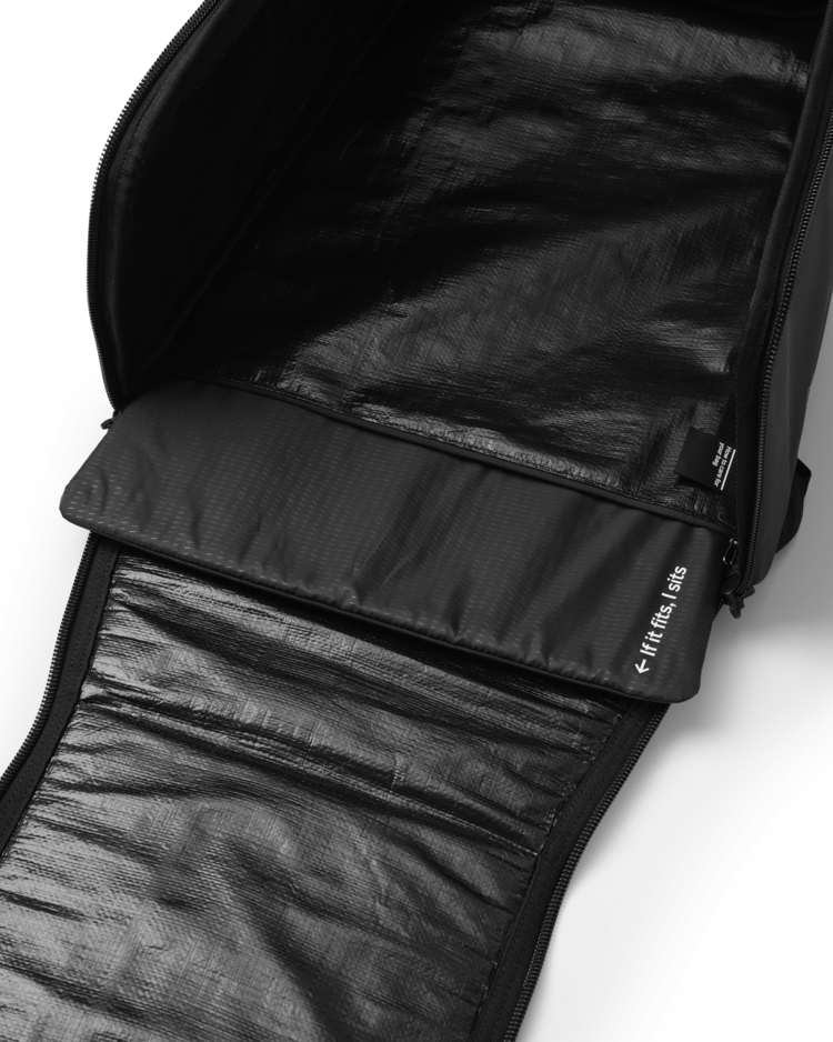 Db Hugger Bootpack 45L | Black Out