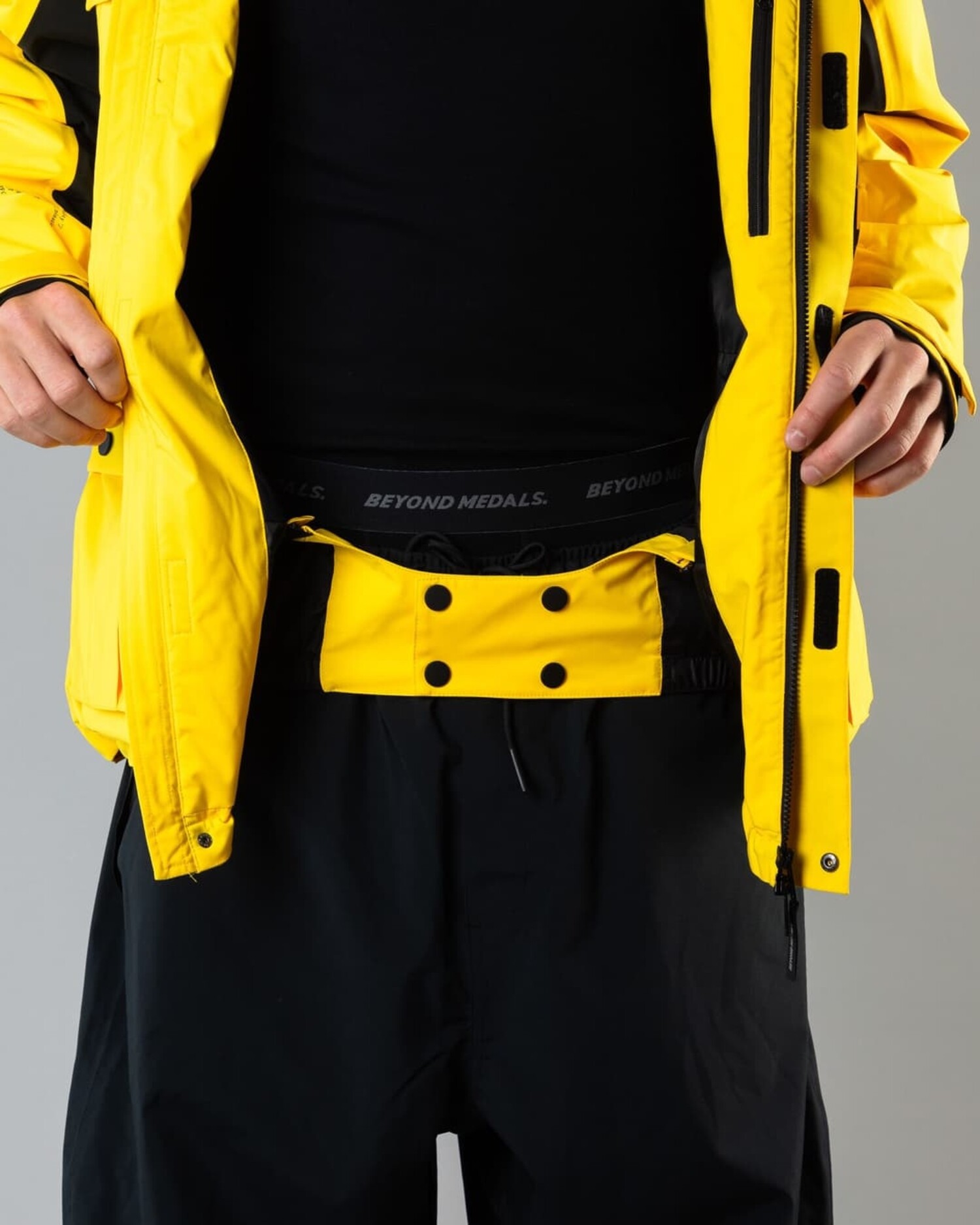 Beyond Medals Cargo Jacket 2L 2025 | Yellow - The Drop Rideshop