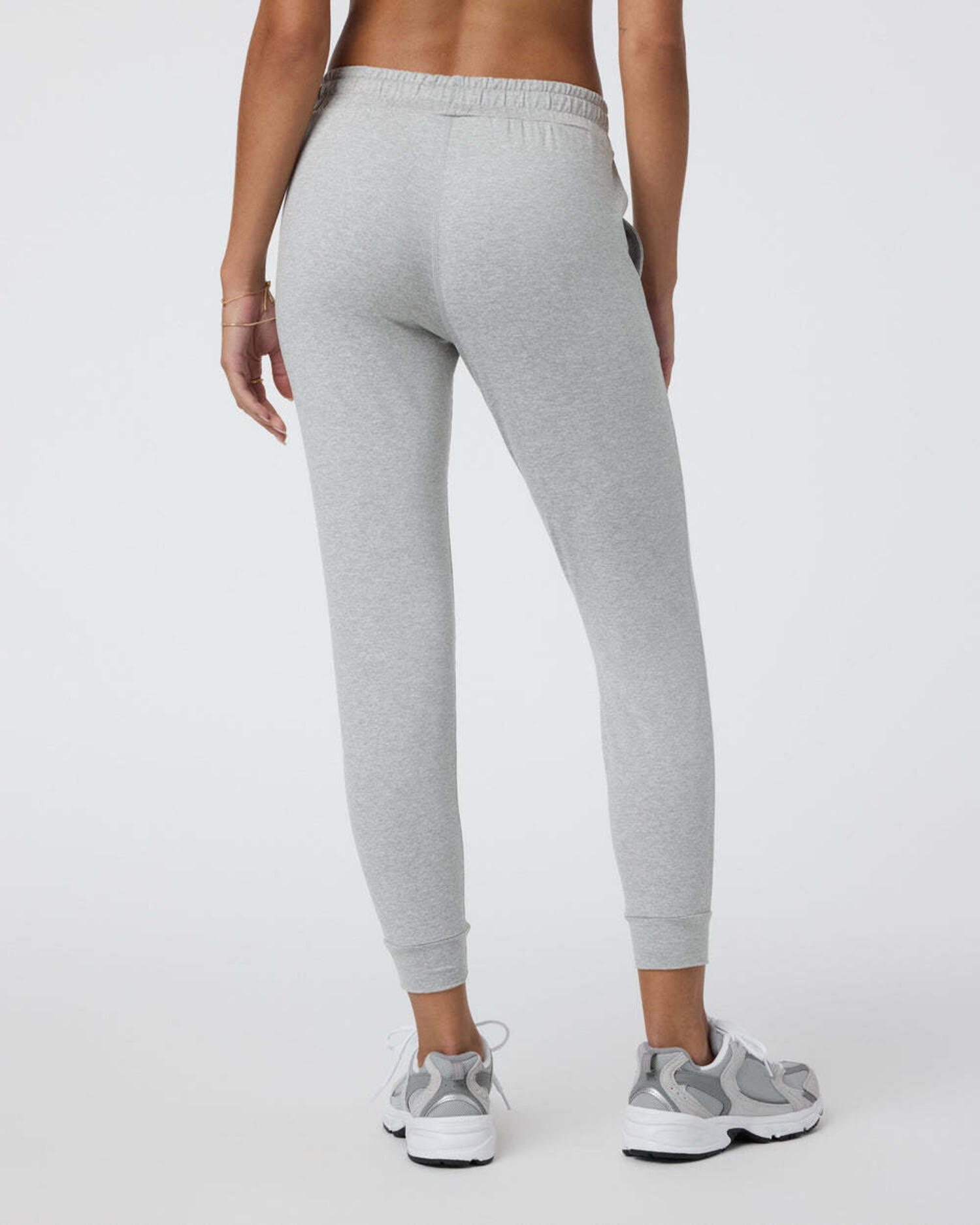 Vuori W Performance Jogger | Pale Grey Heather - The Drop Rideshop