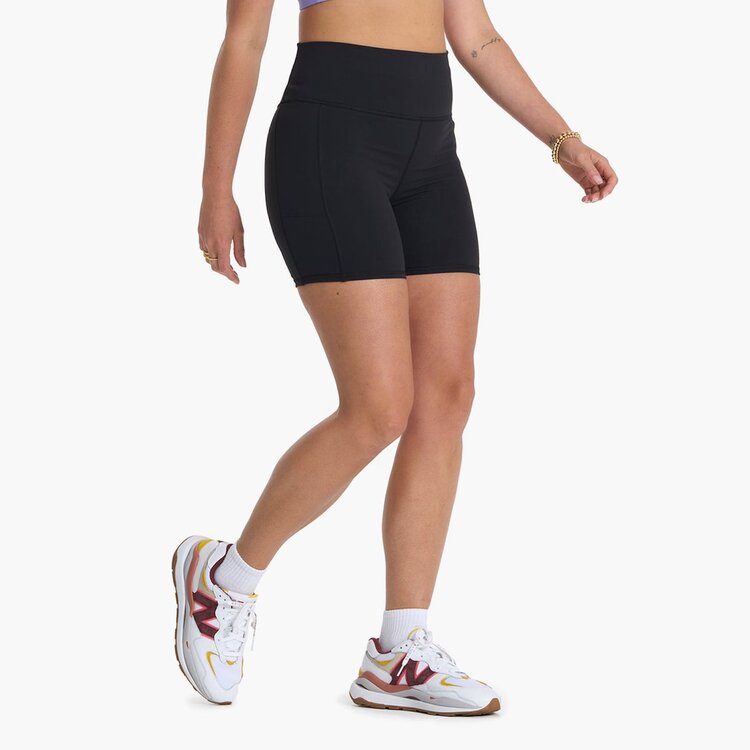 Vuori Vuori Studio Pocket Short (Womens) | Black