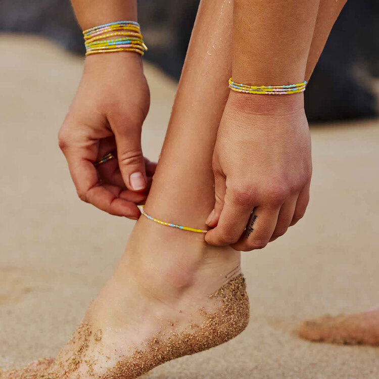 Pura Vida Pura Vida Mixed Seed Bead Gold Stretch Anklet | Pineapple Crush