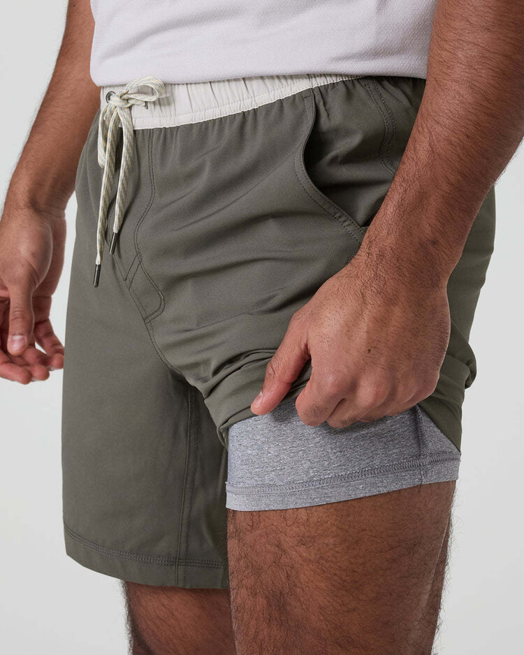Vuori Vuori Kore Short (Mens) | Warm Grey
