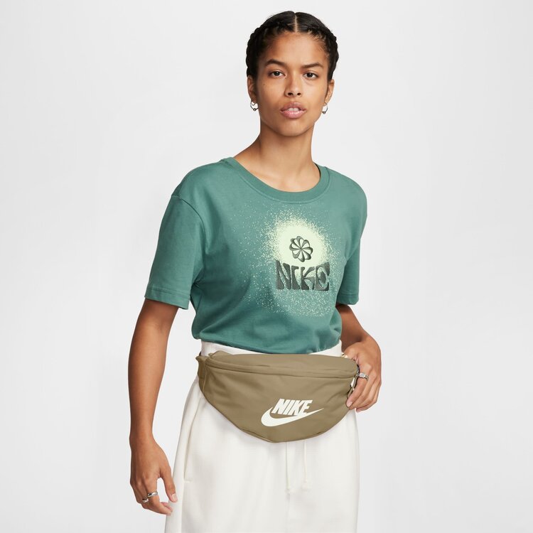 Nike SB Nike Heritage Waistpack (Unisex) | Parachute Beige/Summit White