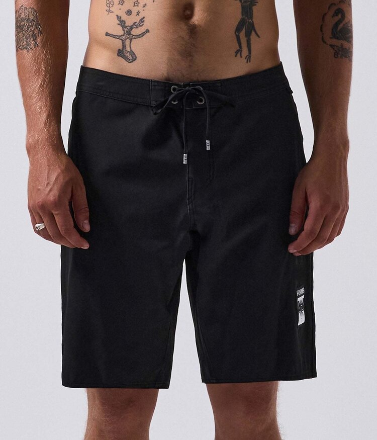 Former Former System 19In Trunk (Mens) | Black