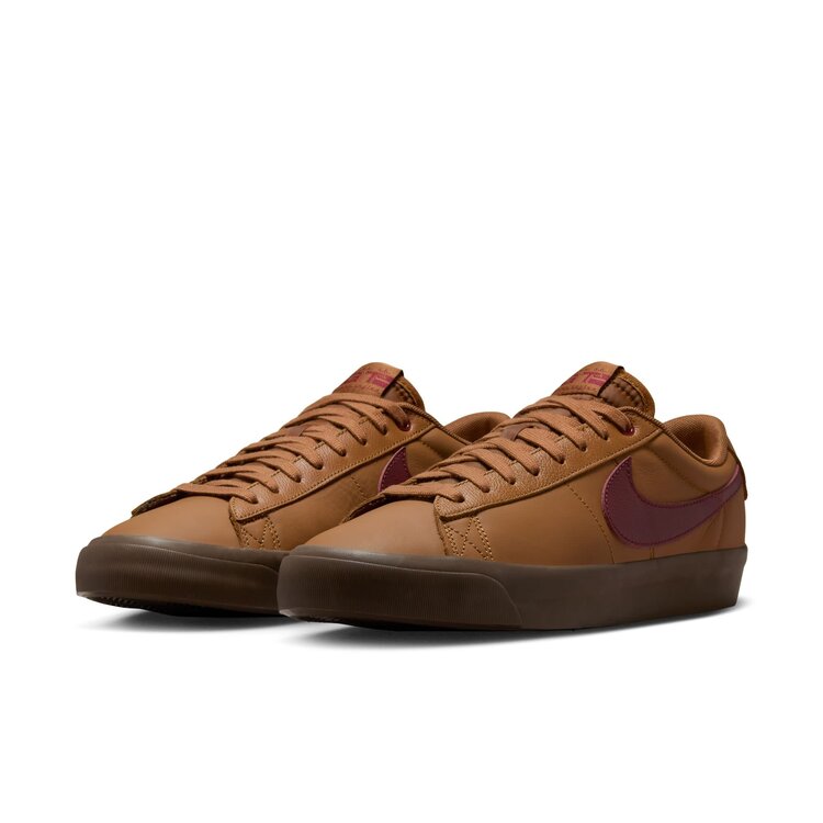 Nike SB Nike Sb Blazer Low Pro Gt (Unisex) | Light British Tan/Dark Team Red