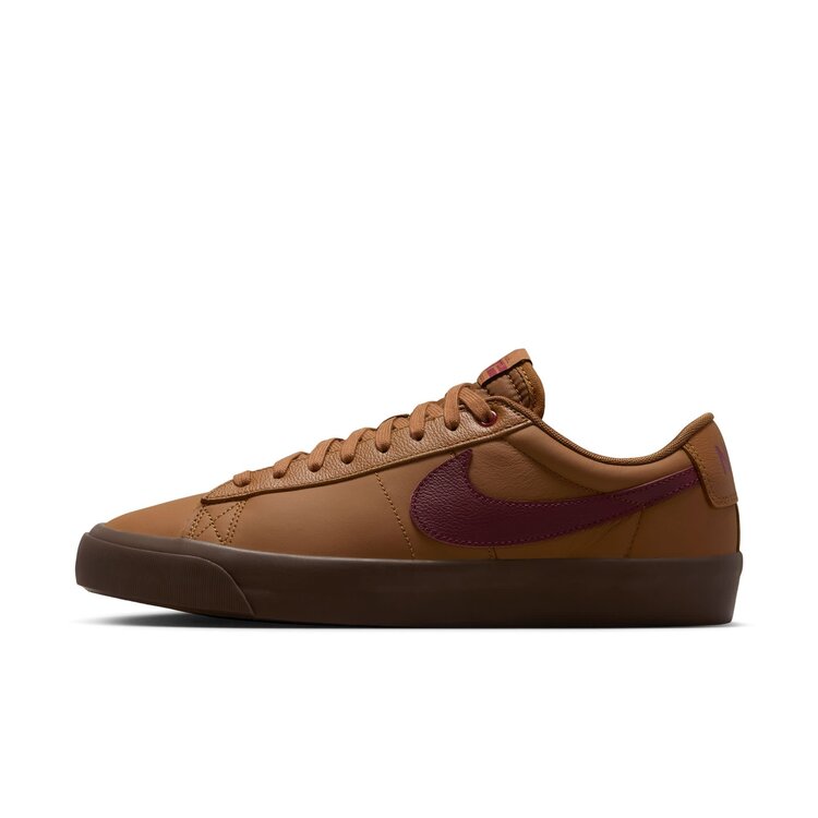 Nike SB Nike Sb Blazer Low Pro Gt (Unisex) | Light British Tan/Dark Team Red