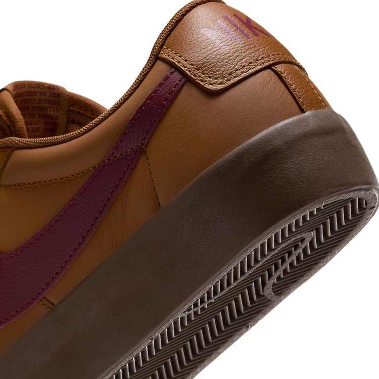 Nike SB Nike Sb Blazer Low Pro Gt (Unisex) | Light British Tan/Dark Team Red