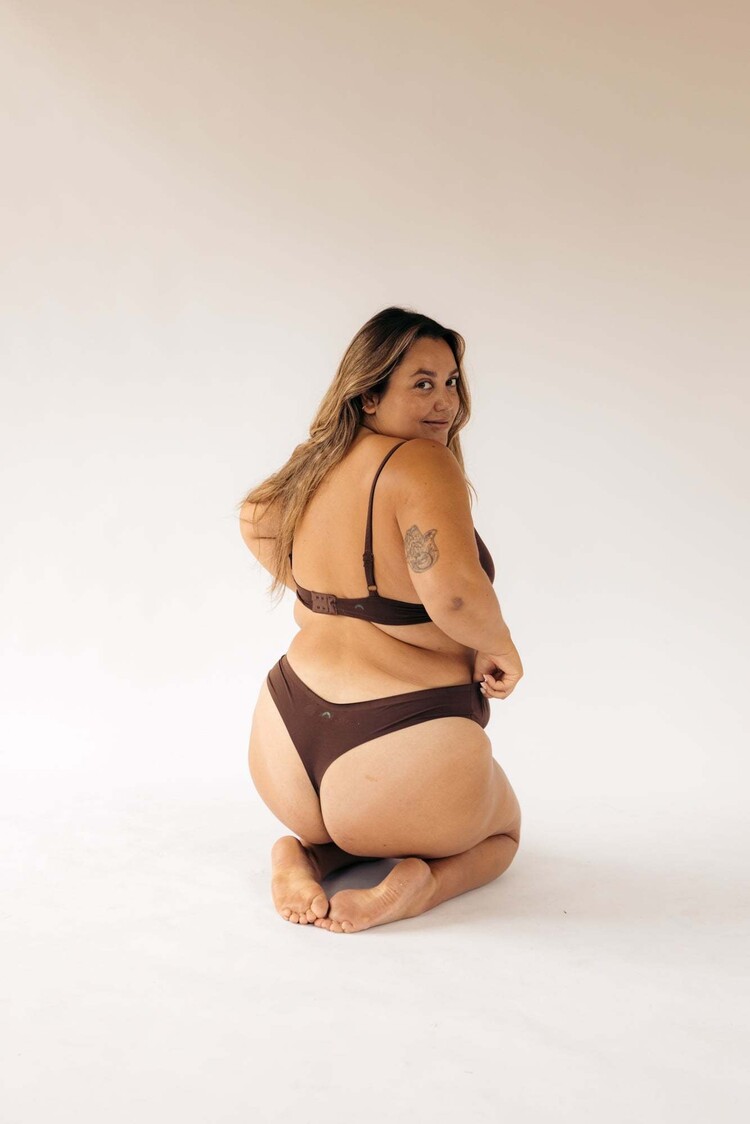 Huha Huha Seamless Low-Mid Rise Thong | Brown