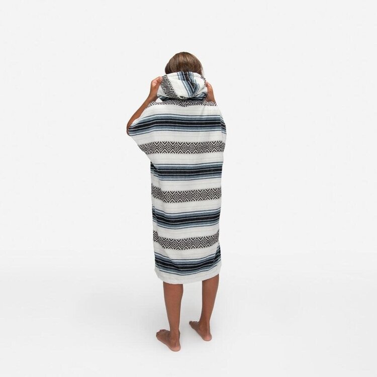 SLOWTIDE Slowtide Oso Changing Poncho | White