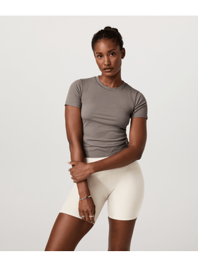 Vuori Vuori Pose Fitted Tee (Womens) | Smokey Taupe