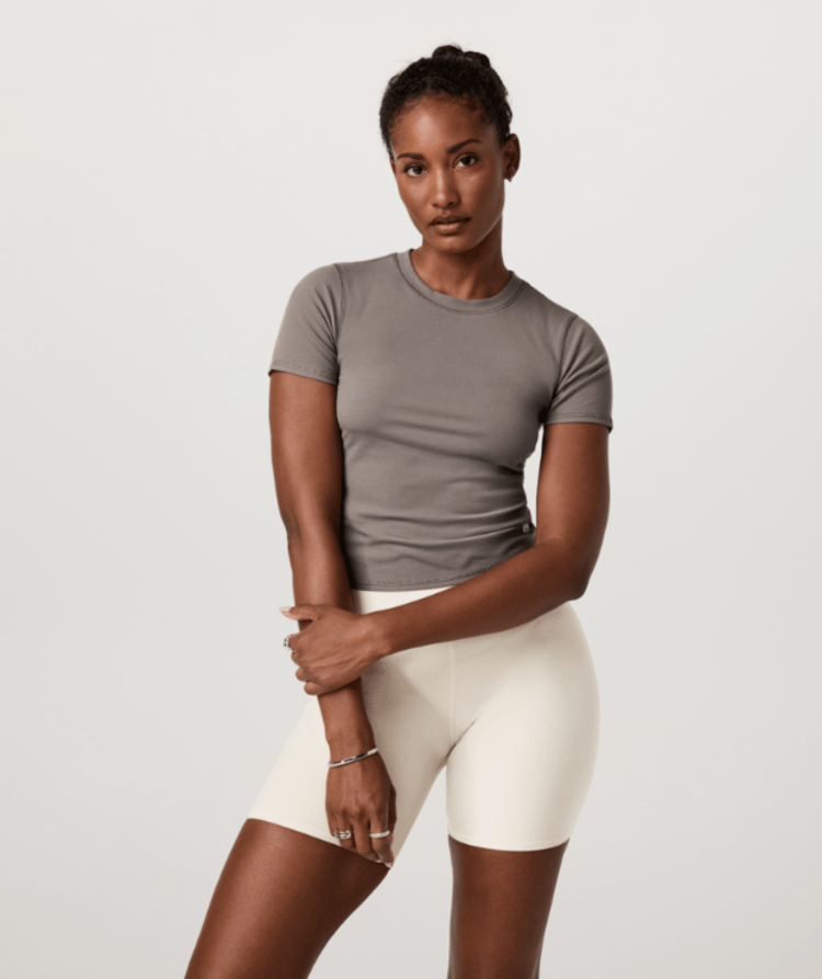 Vuori Vuori Pose Fitted Tee (Womens) | Smokey Taupe
