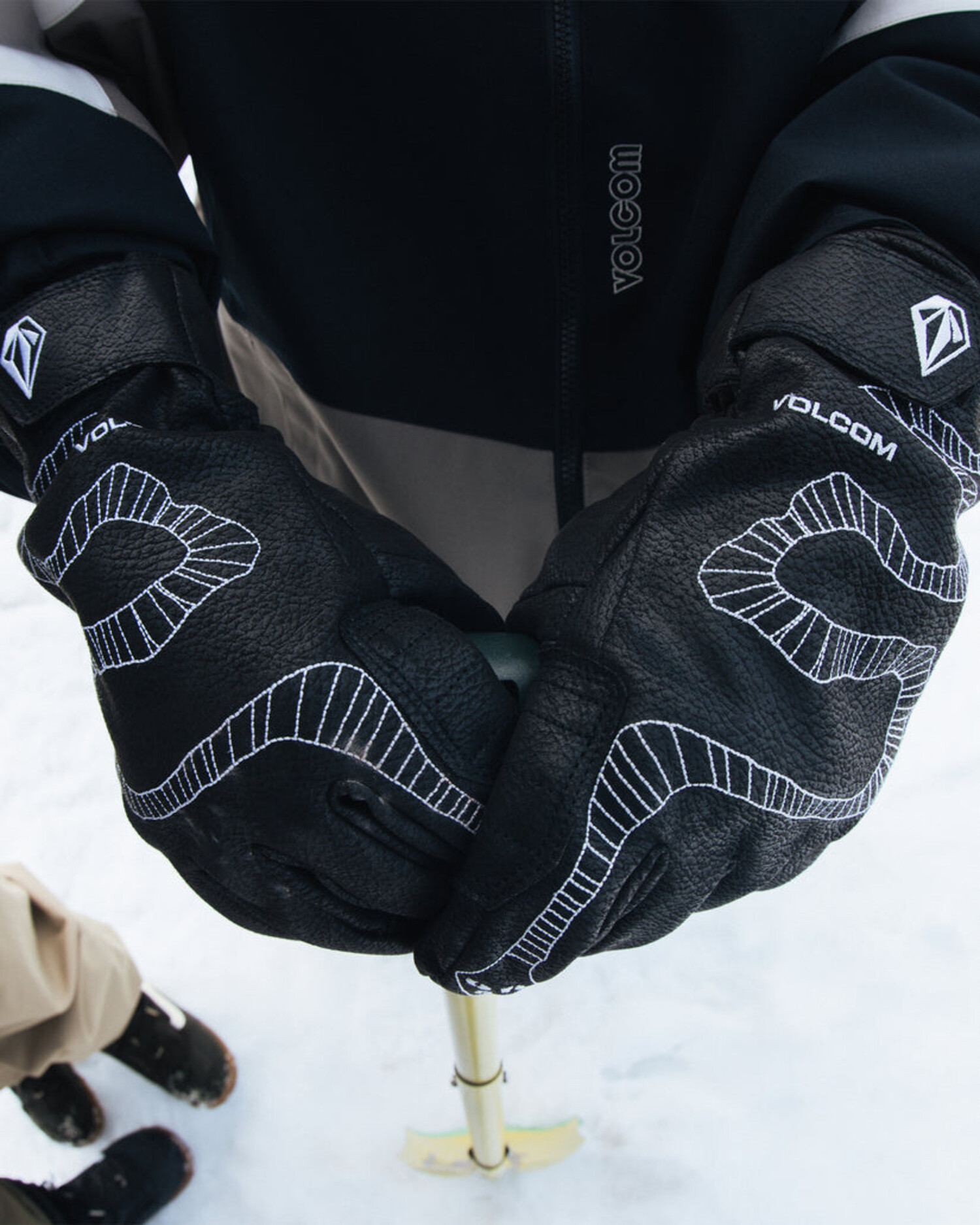 Volcom Hipee Glove (Mens) 2026 | Black - The Drop Rideshop