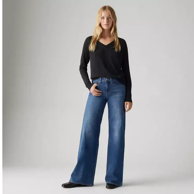 Levis Levis 318 Shaping Wide Leg (Womens) | Clever Girl