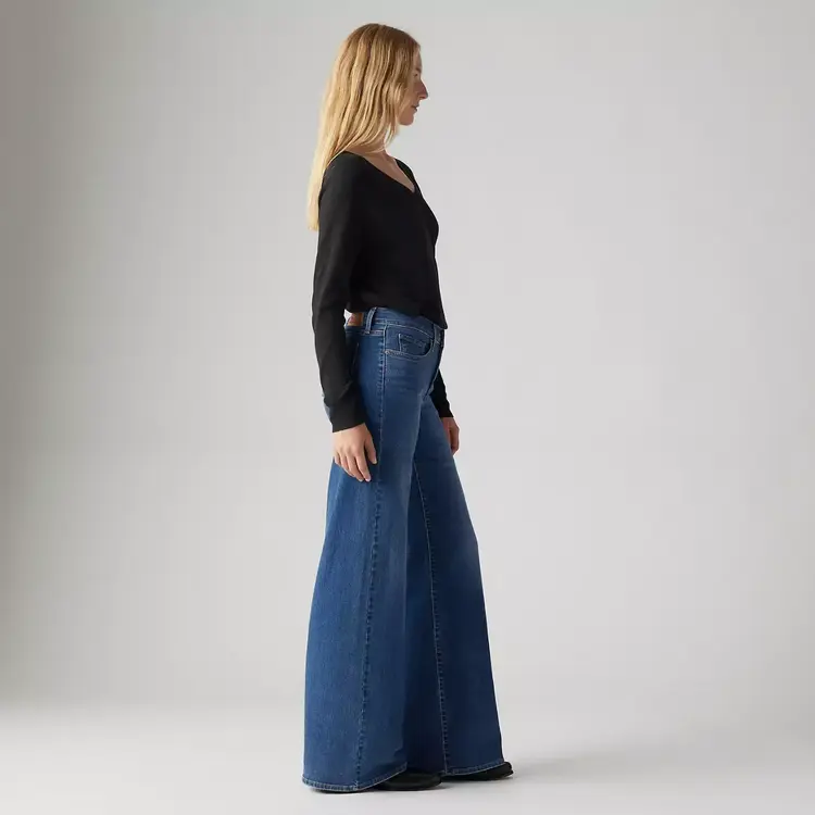 Levis Levis 318 Shaping Wide Leg (Womens) | Clever Girl