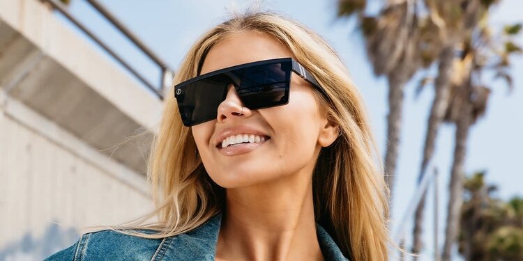 BLENDERS Blenders Providence Dx Matte Black | Smoke Polarized