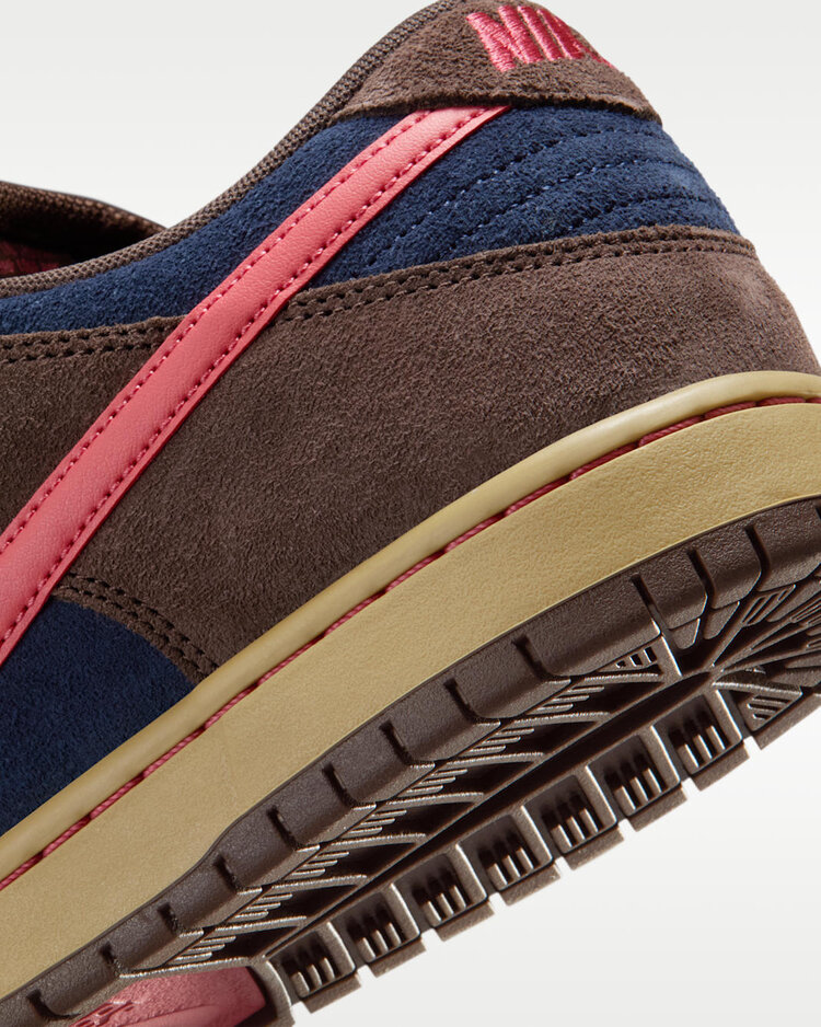 Nike SB Nike Sb Dunk Low Pro (Unisex) | Baroque Brown/Adobe-Navy