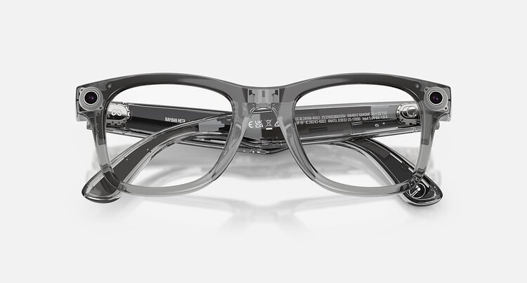 Ray Ban Ray Ban Wayfarer-Gen 2 Matte Black | Grey Transitions