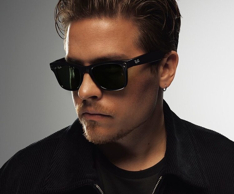 Ray Ban Ray Ban Wayfarer-Gen 2 Matte Black | Grey Transitions