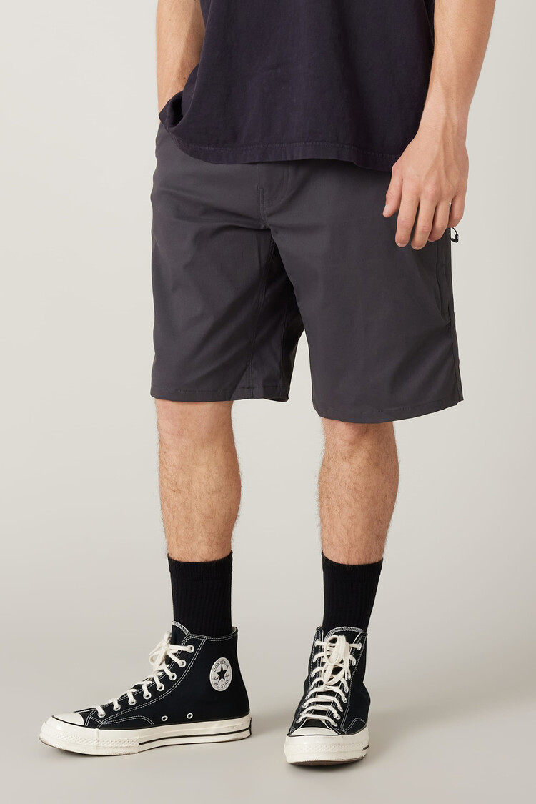 686 686 Everywhere 11 Short Relax (Mens) | Charcoal