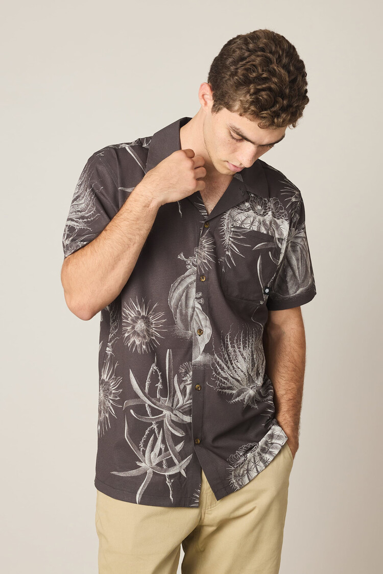 686 686 Nomad Perforated Button Up (Mens) | Black Desert Flora