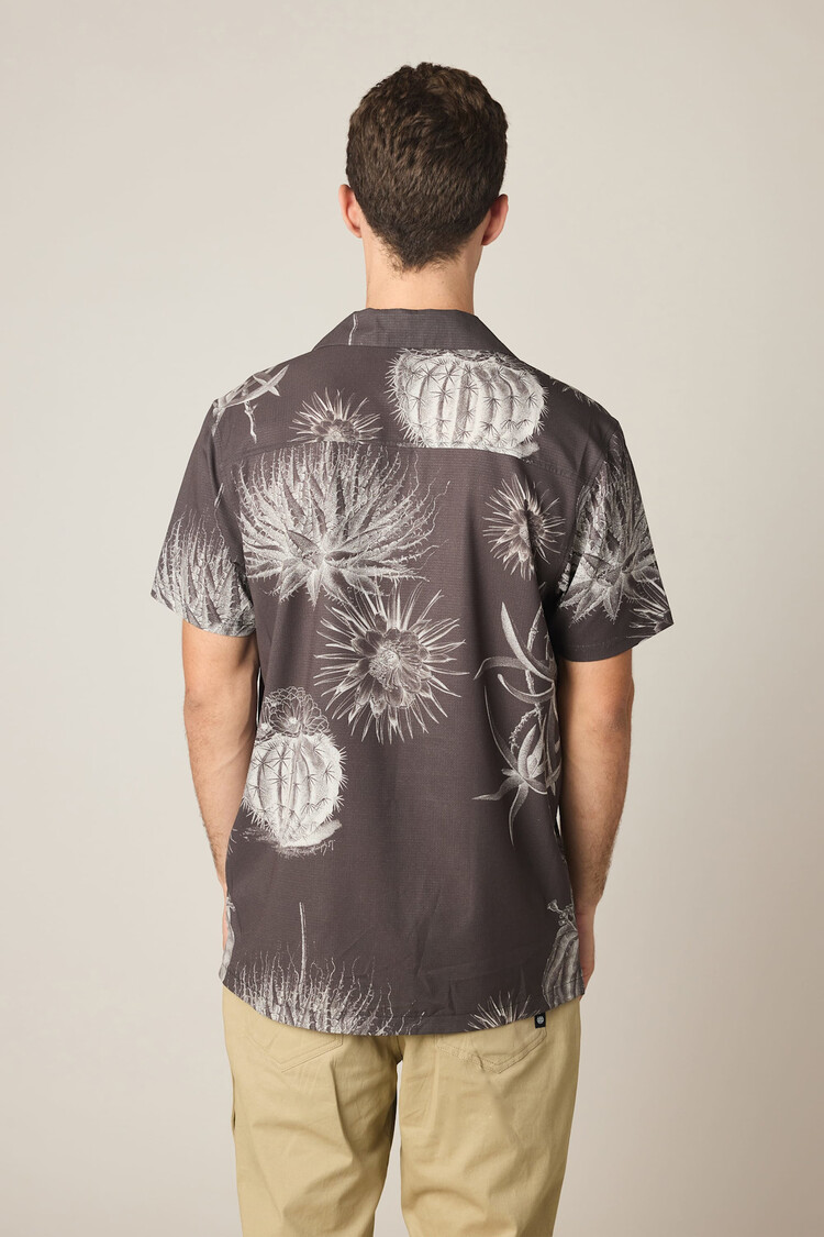 686 686 Nomad Perforated Button Up (Mens) | Black Desert Flora
