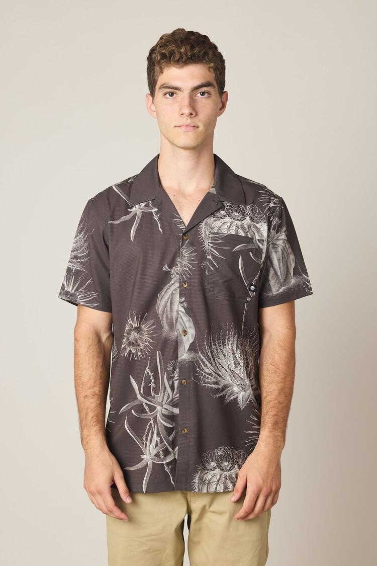 686 686 Nomad Perforated Button Up (Mens) | Black Desert Flora