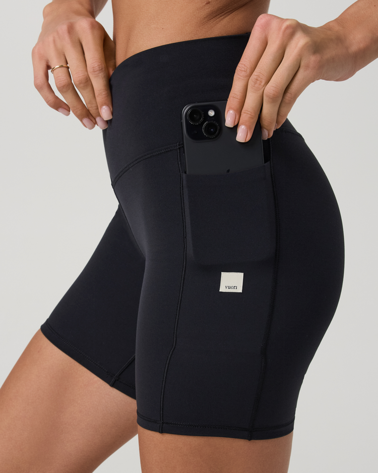 Vuori Vuori Alltheform Pckt Short 6" (Womens) | Black