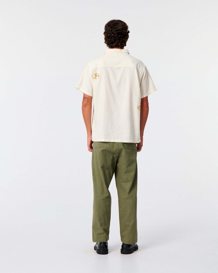 Critical Slide Society Critical Slide Peace Flower Embro Ss Shirt (Mens) | Ecru