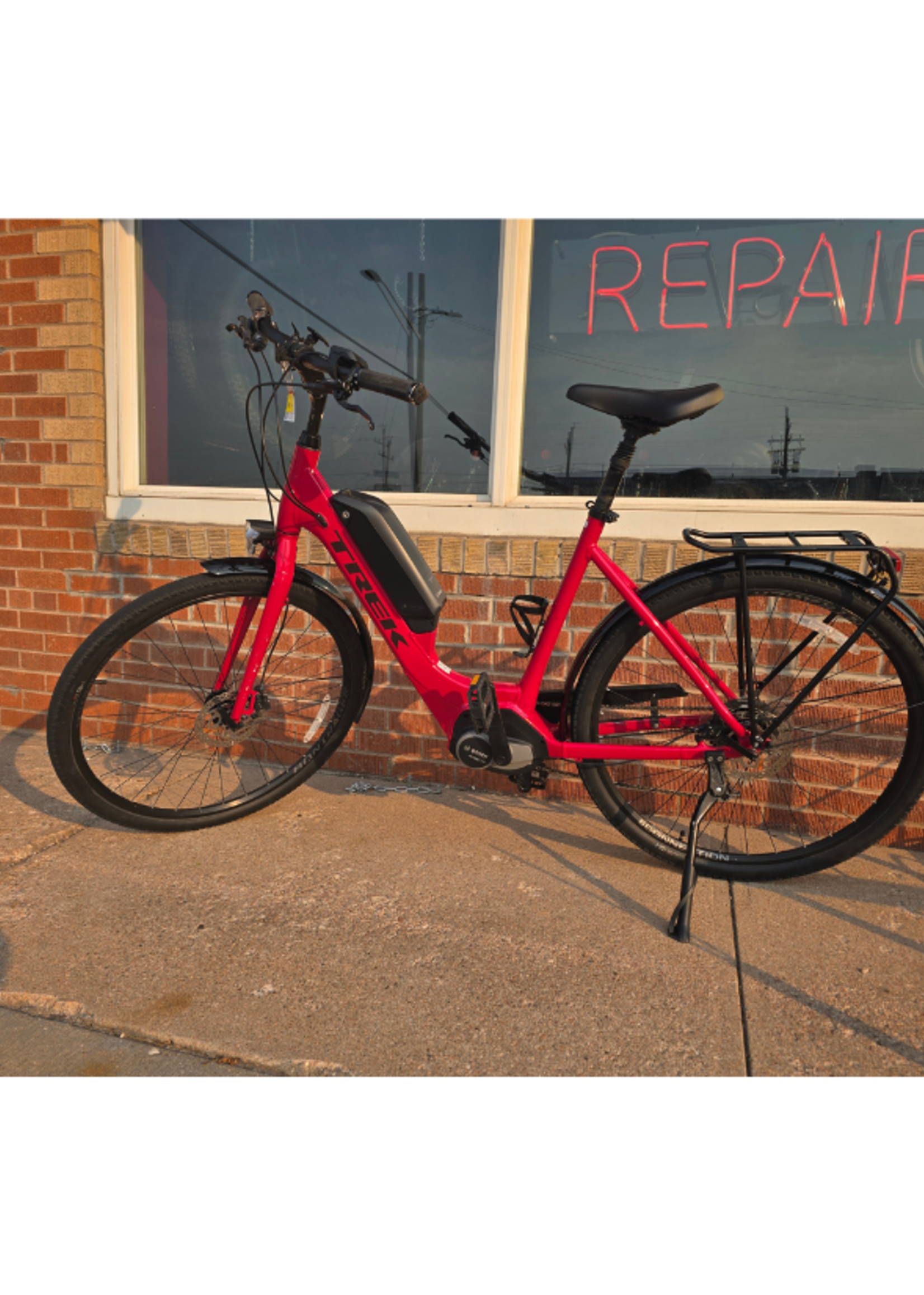 Trek Verve+2 Bosch EBIKE - Pink/LRG (USED)