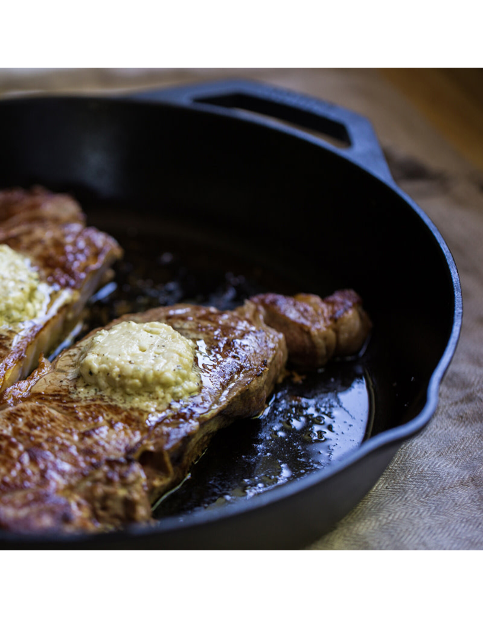 Lodge Lodge L8SK3 10 11/16" Round Seasoned Cast Iron Skillet w/ Handles - L8SK3