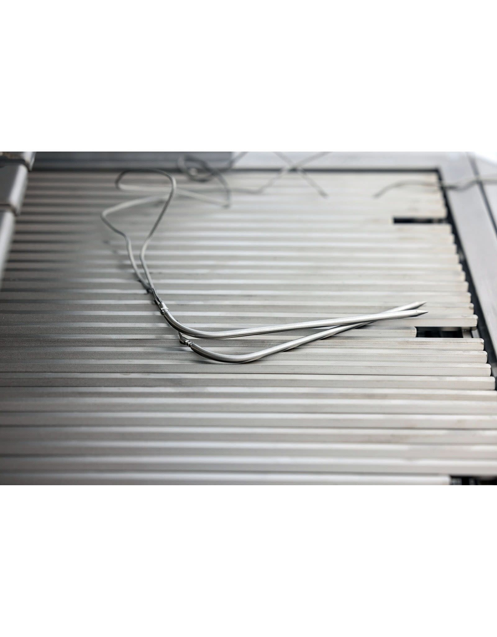 Blaze Outdoor Products Blaze Freestanding LTE PRO 32-Inch 4-Burner Natural Gas Grill w/ Digital Temperature Screen & Rear Infrared Burner - BLZ-4LTEPRO-NG+BLZ-4PRO-CART-LTSC