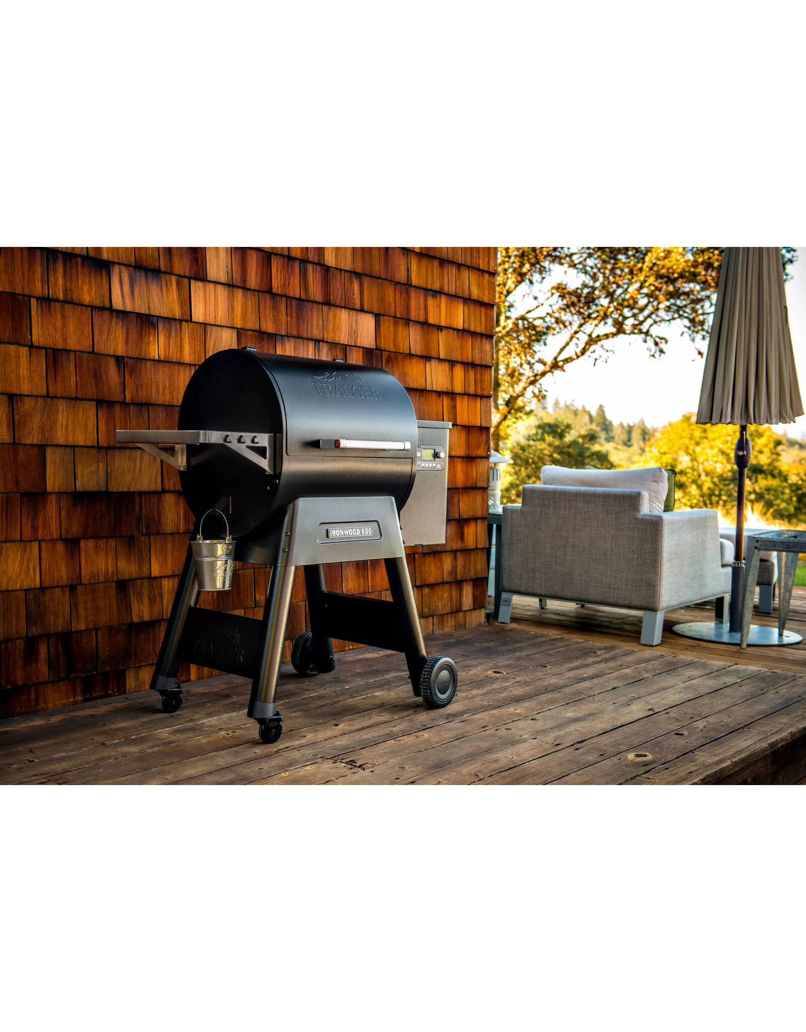 Traeger Traeger Ironwood 650 Wi-Fi Controlled Wood Pellet Grill W/ WiFIRE & Pellet Sensor - TFB65BLF