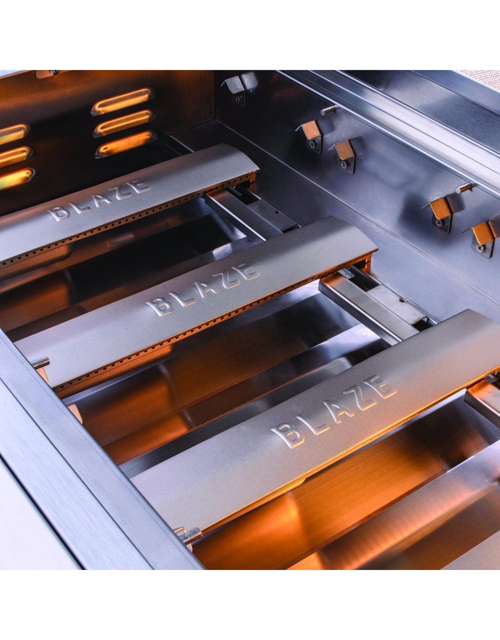 Blaze Outdoor Products 4 Burner Blaze LTE Plus Grill with Lights (32") NAT GAS - BLZ-4LTE3-NG